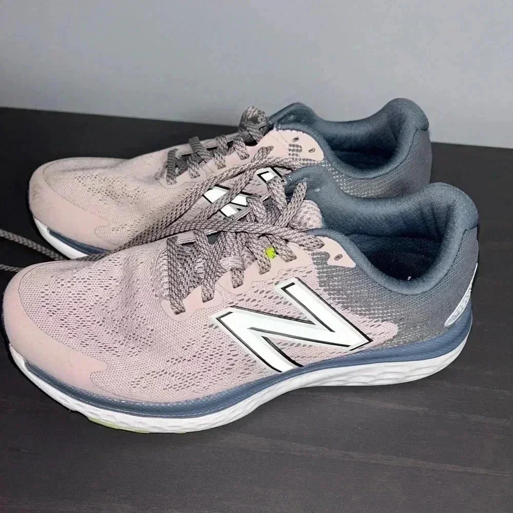 New Balance  Runners